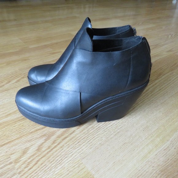 Eileen Fisher Women’s Black Leather Criss Cross Ankle Boots Clogs 7.5 - Picture 5 of 12